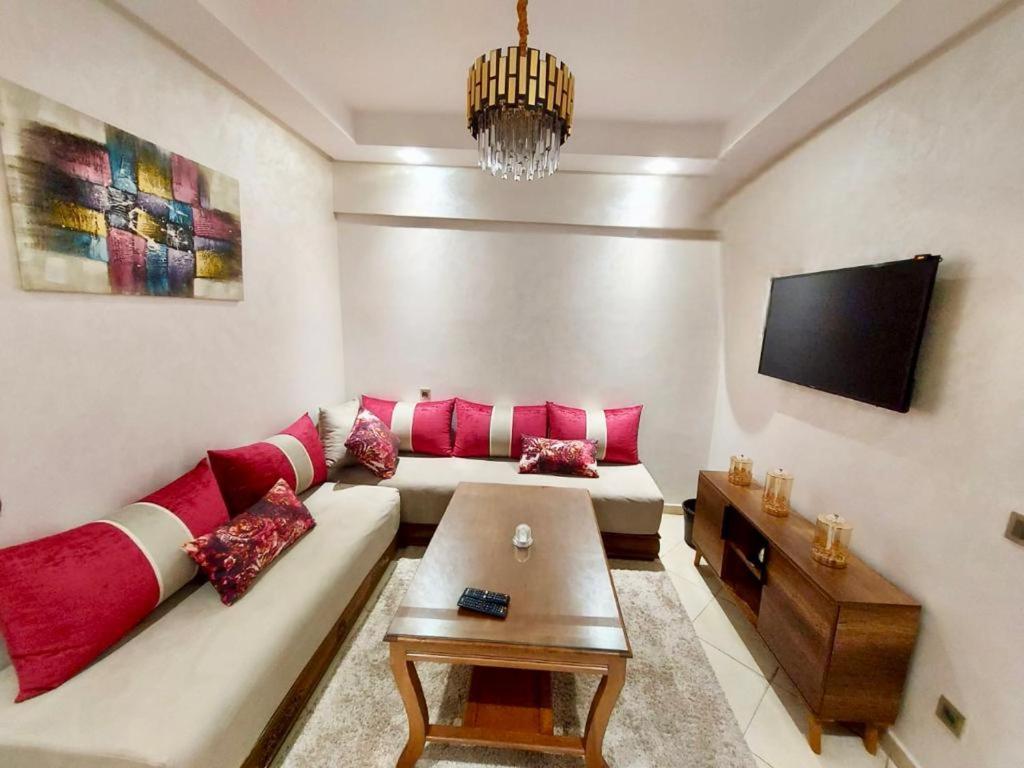 קזבלנקה Luxury Downtown Apartment Of 80M2 In Front Of Hassan 2 Mosque And Sea From Family , Pour Famille , Interdit Couples Araabic Non Marie, Forbidden Unmarried Araabic Couples Basement Car Park מראה חיצוני תמונה