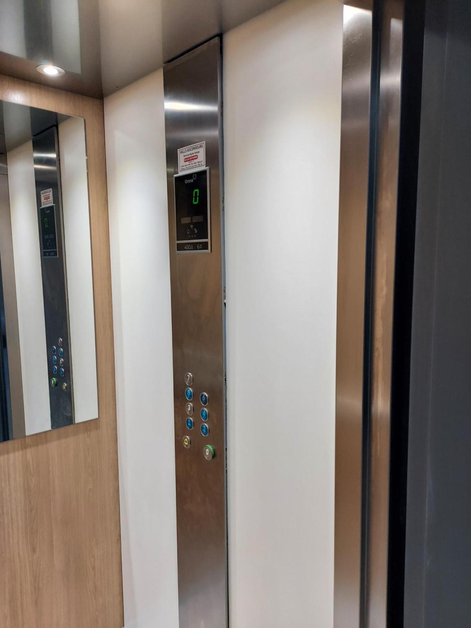 קזבלנקה Luxury Downtown Apartment Of 80M2 In Front Of Hassan 2 Mosque And Sea From Family , Pour Famille , Interdit Couples Araabic Non Marie, Forbidden Unmarried Araabic Couples Basement Car Park מראה חיצוני תמונה