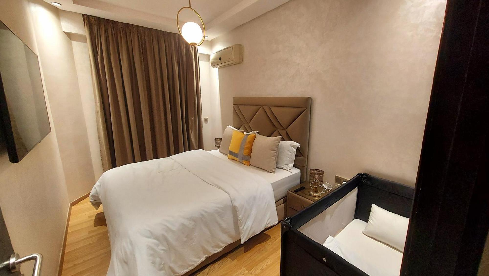 קזבלנקה Luxury Downtown Apartment Of 80M2 In Front Of Hassan 2 Mosque And Sea From Family , Pour Famille , Interdit Couples Araabic Non Marie, Forbidden Unmarried Araabic Couples Basement Car Park מראה חיצוני תמונה